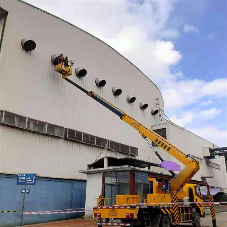 常州新北高空作业车出租服务：专业广告牌安装解决方案