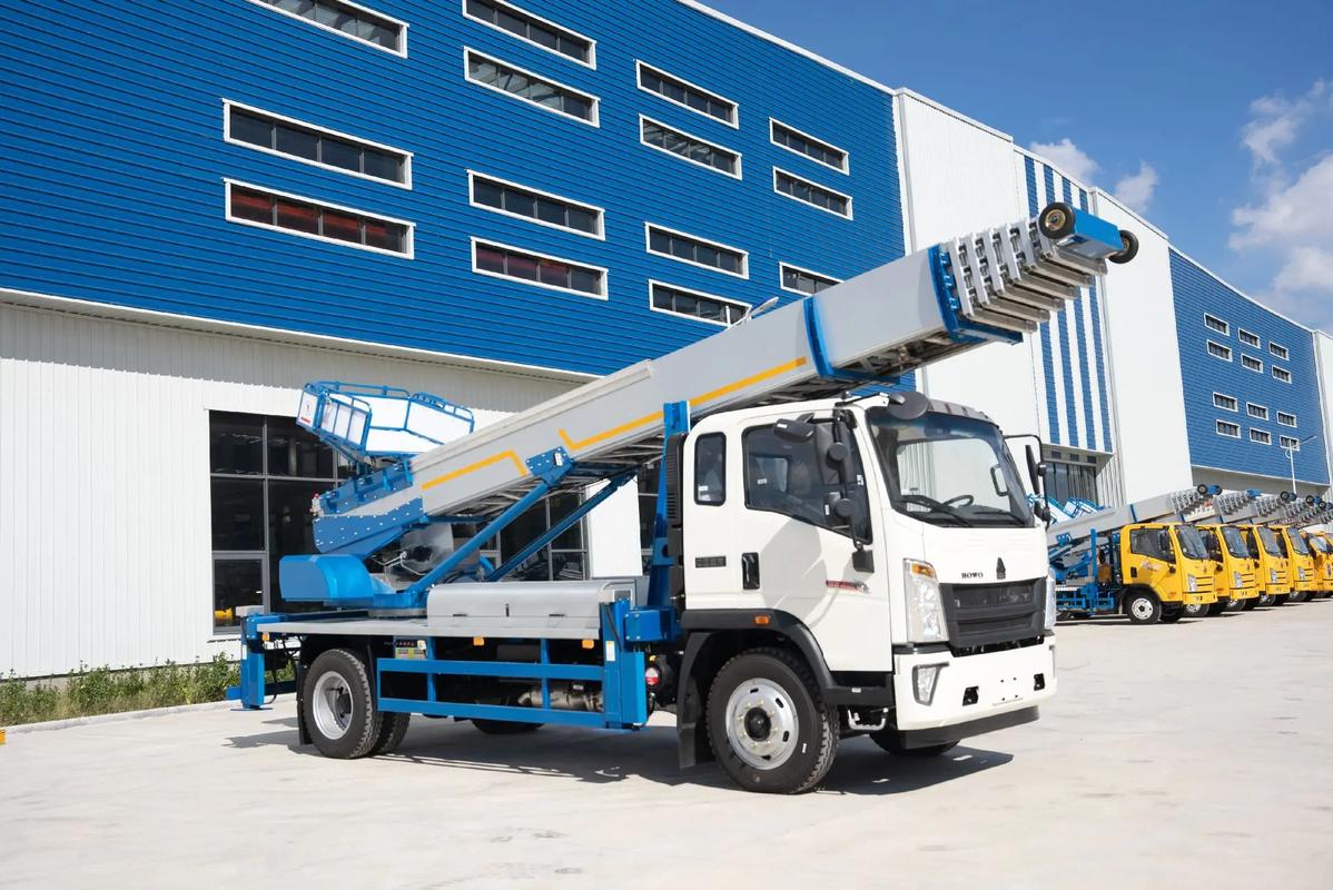 常州新北出租云梯车高空作业车 建筑垃圾搬运